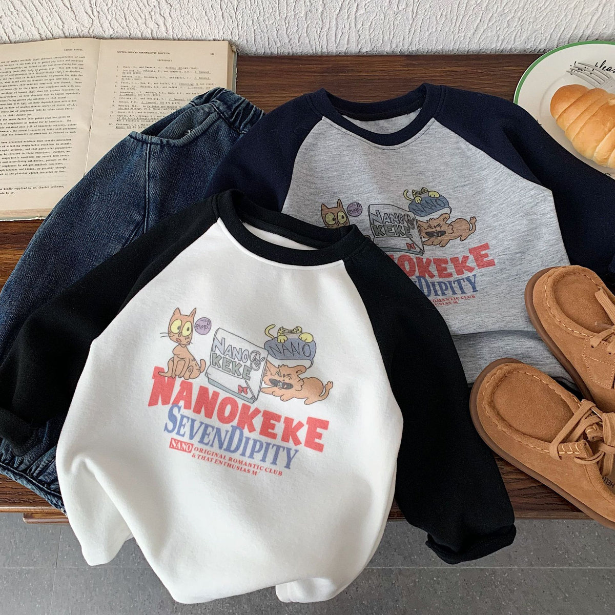 Camiseta base de terciopelo de manga larga y cuello redondo con inserción en el hombro para niños