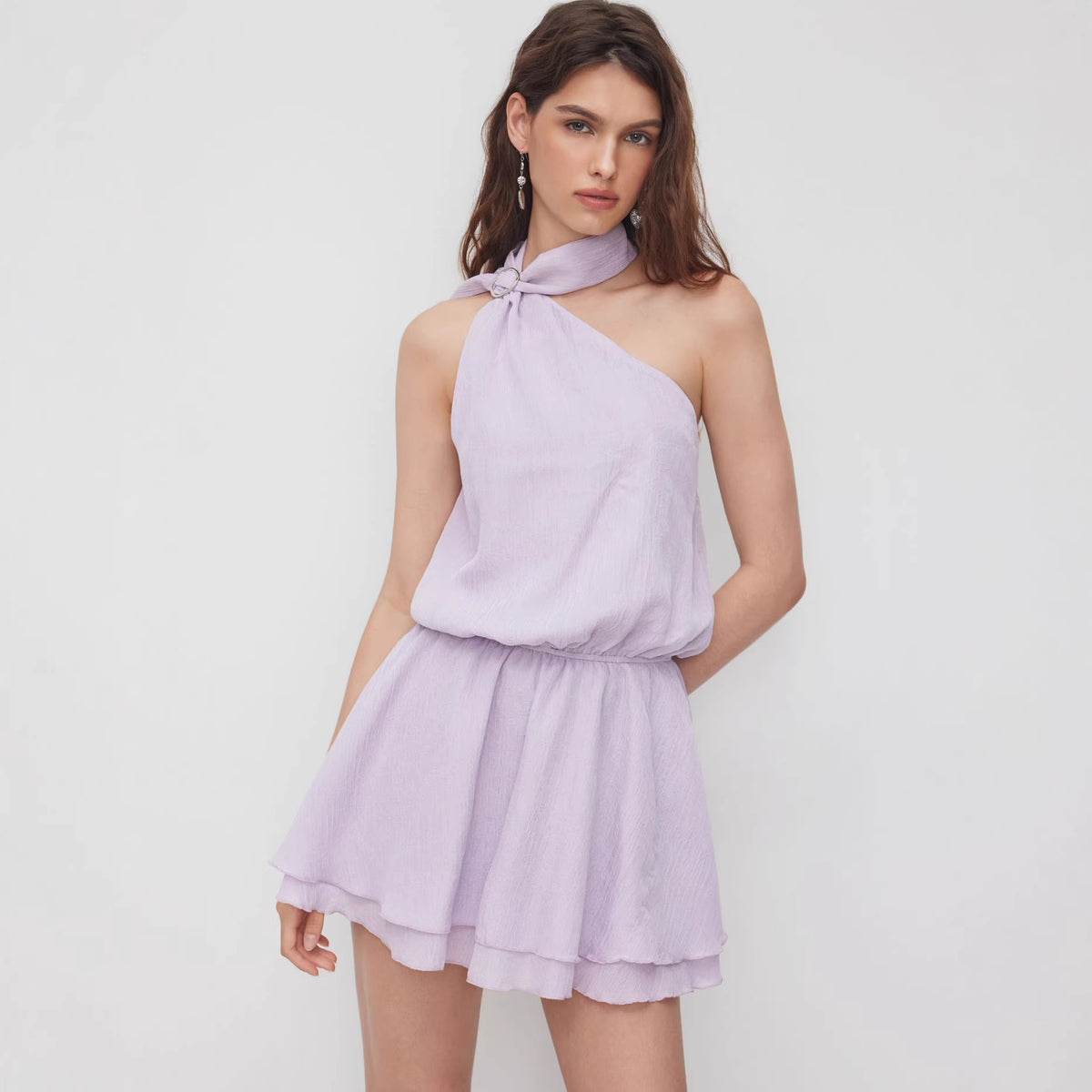 Vestido de mujer con hombros descubiertos