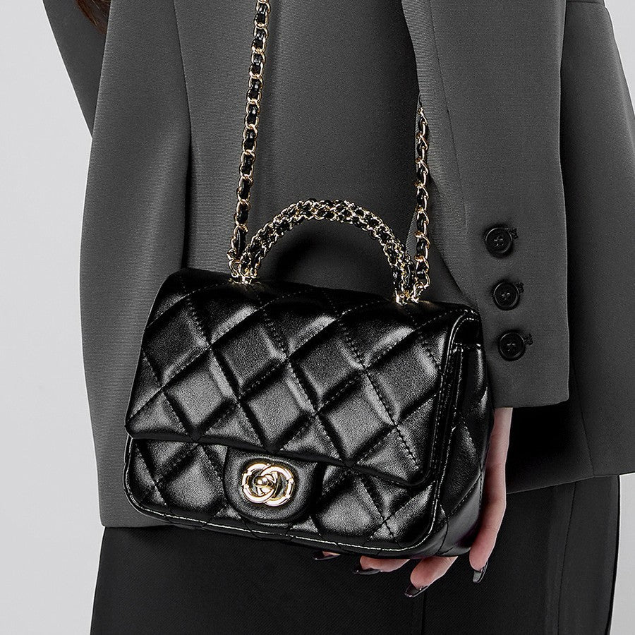 Sac à main quadrillé diamant et chaîne en métal