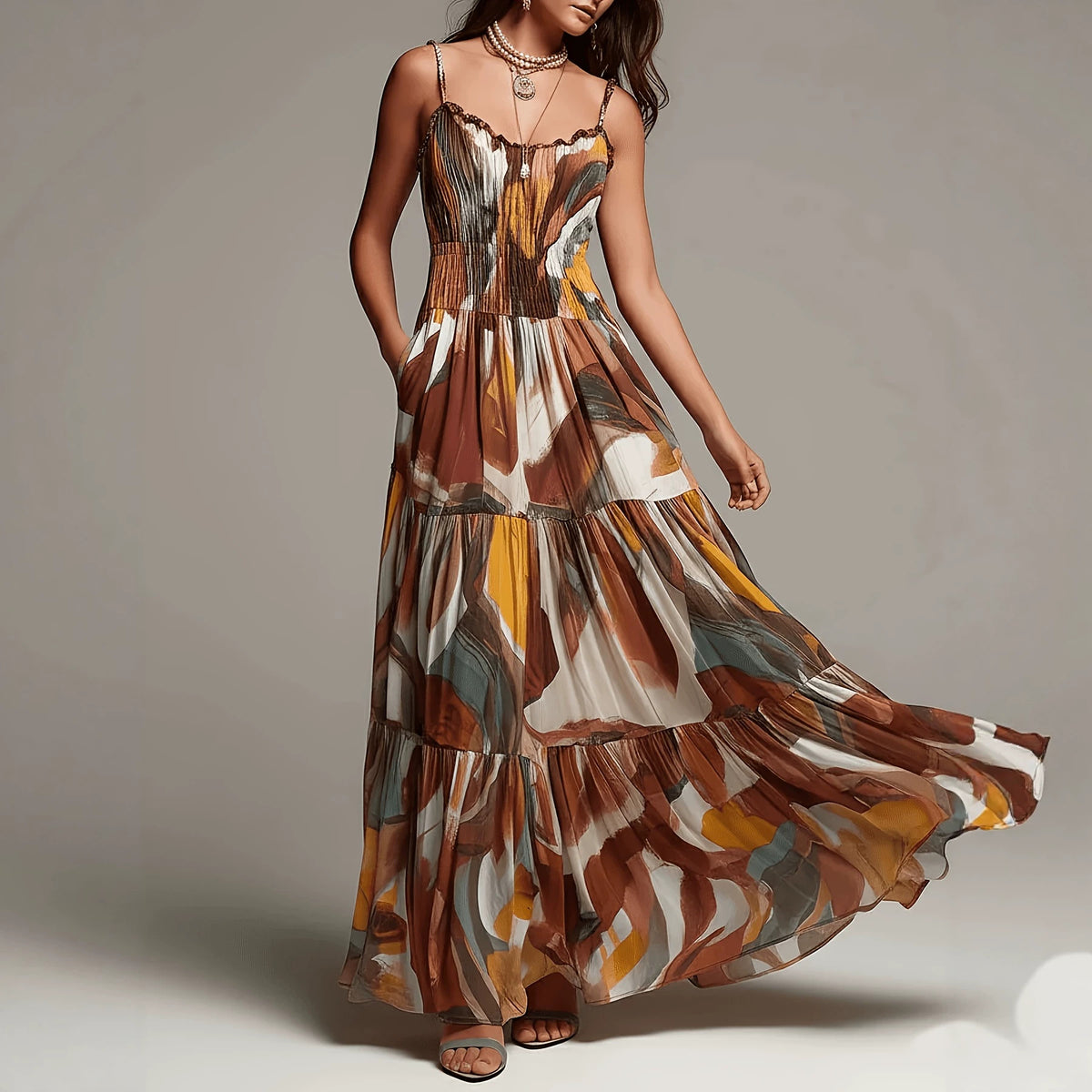 Vestido con pliegues en la cintura, tirantes finos y bolsillos